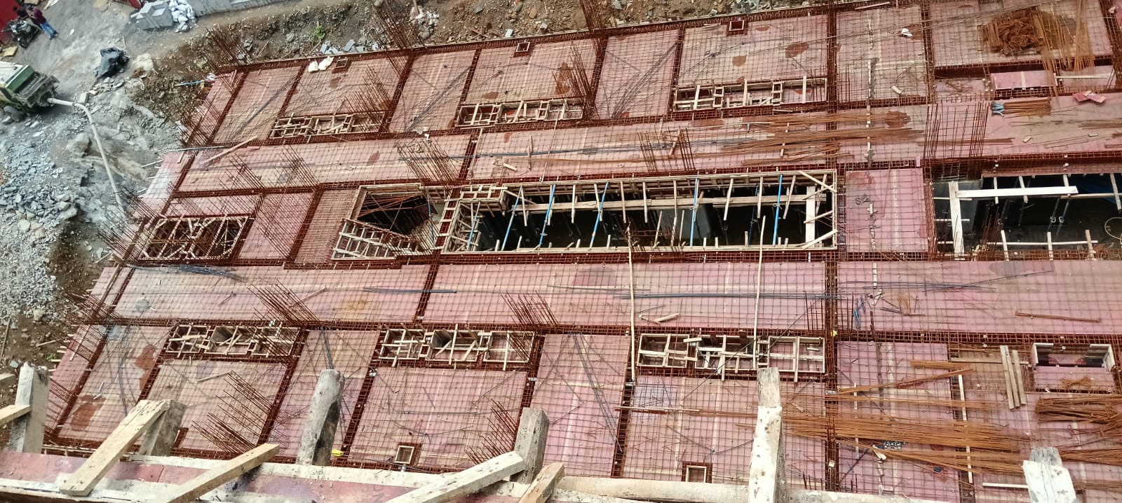 Top view of slab reinforcement grid executed by Gativan