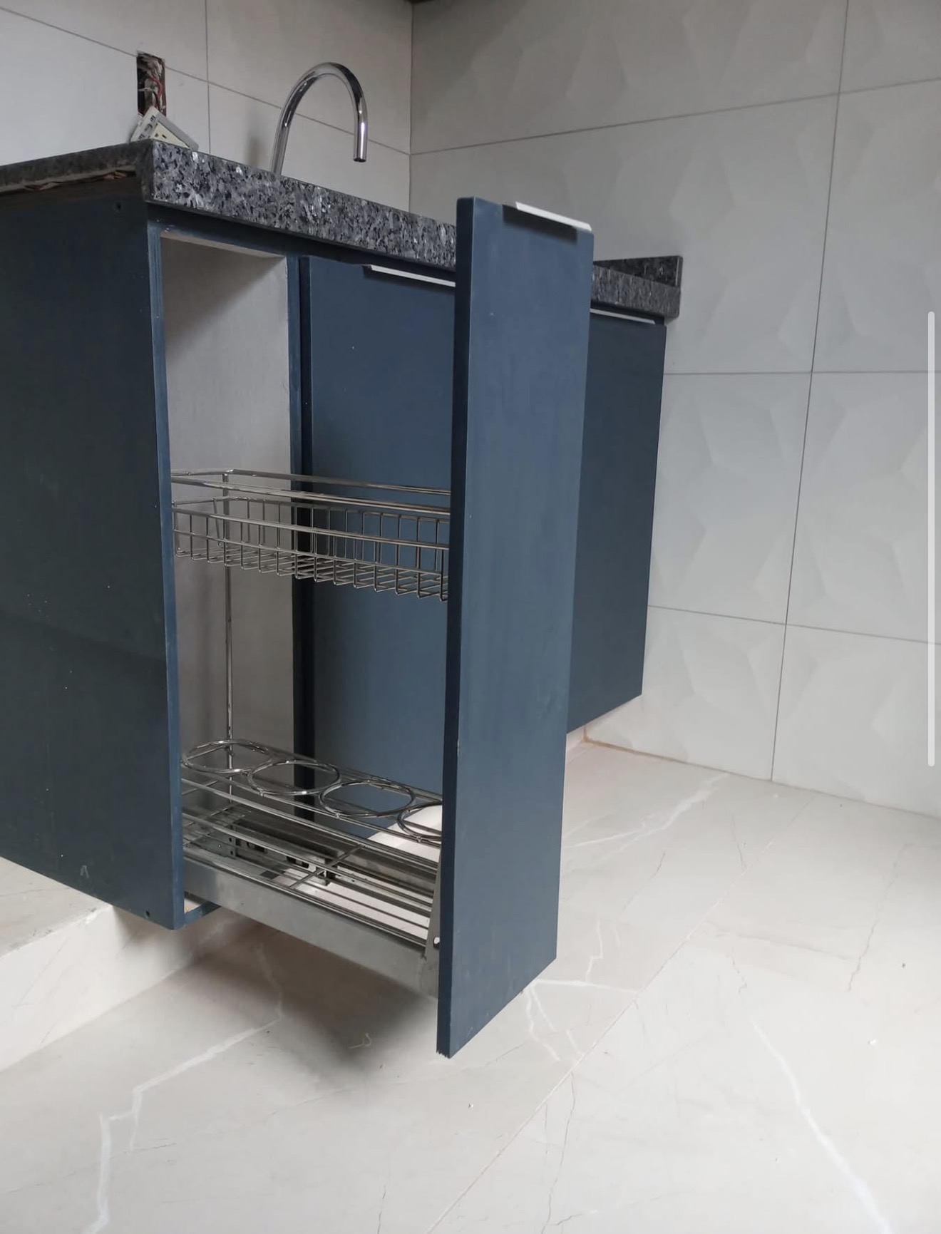 Detalle — Azul marino · Granito negro