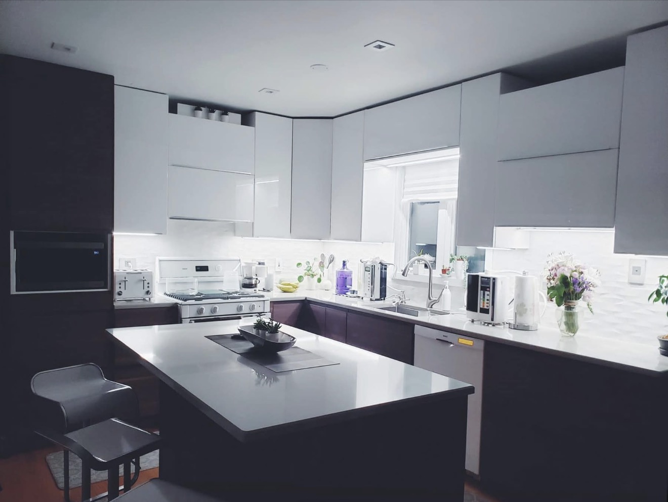 Proyecto Toscana — Isla central · Blancos y grises