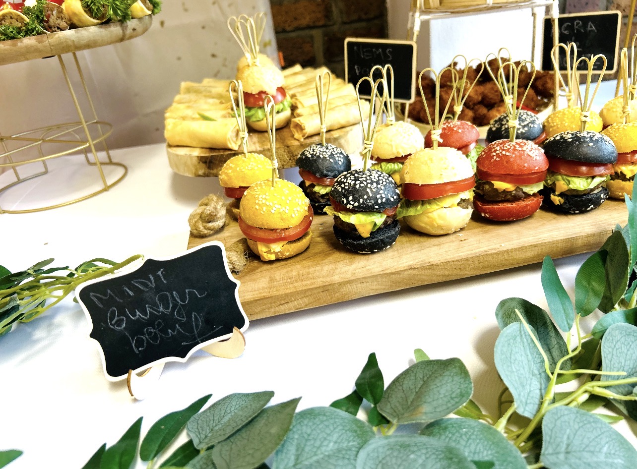 Mini burgers colorés