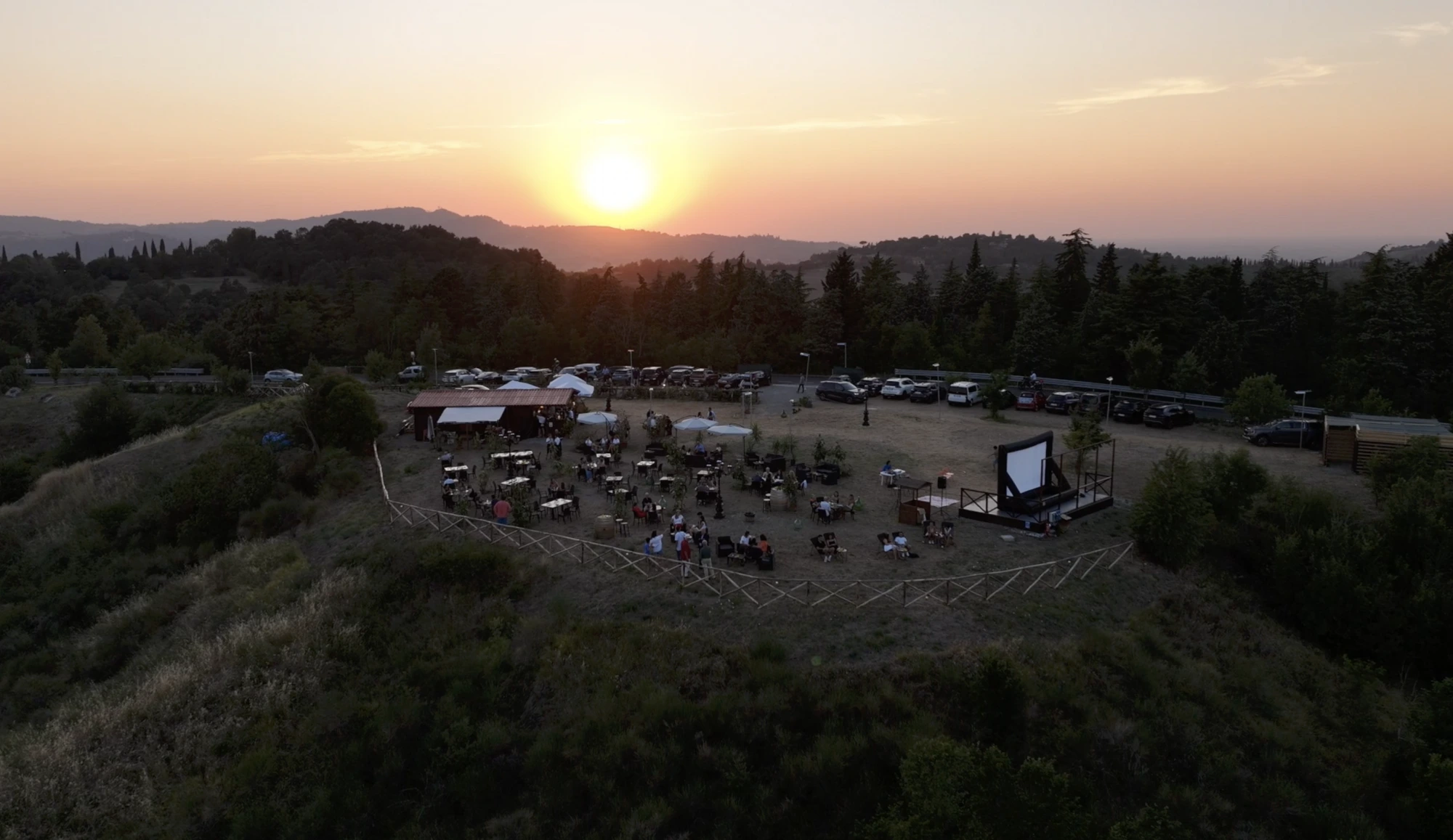 Piazza Minore al tramonto — vista drone sui Colli Bolognesi