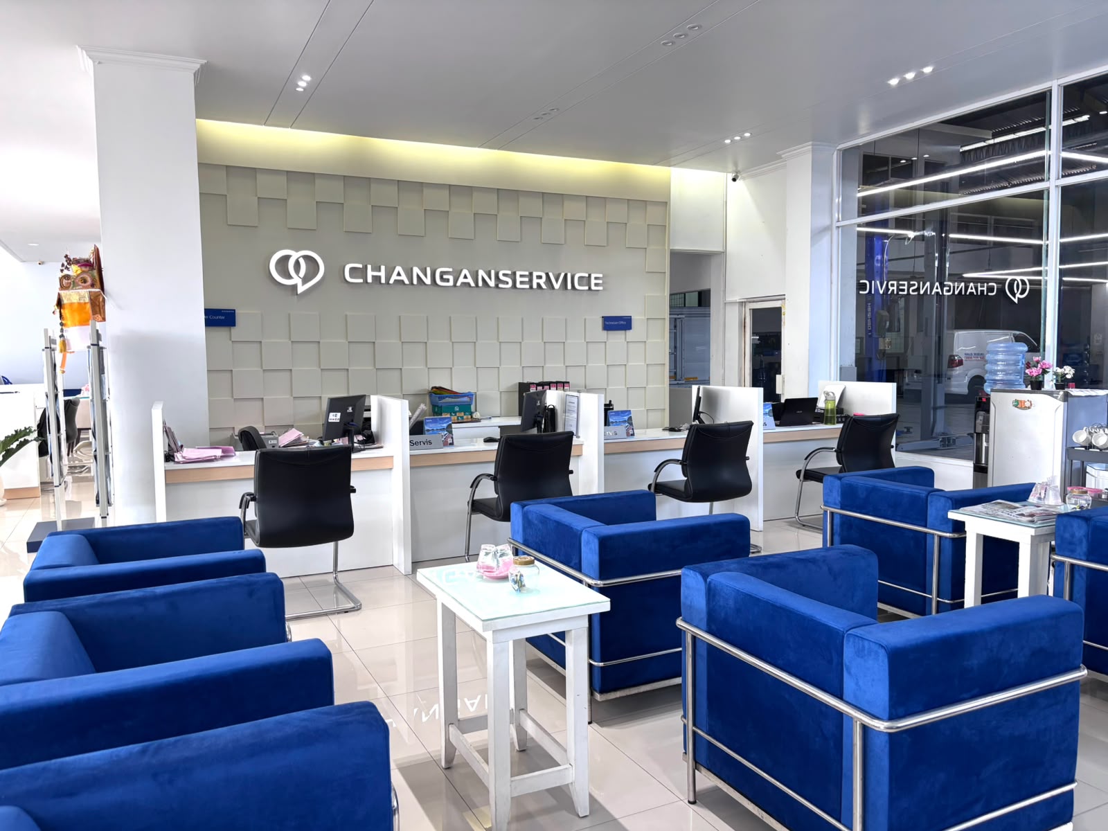 Area lounge Changan Service di showroom Jimbaran Bali