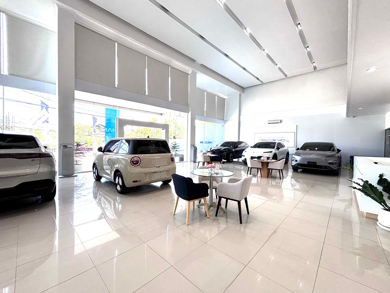 Interior ruang display showroom Changan Jimbaran Bali