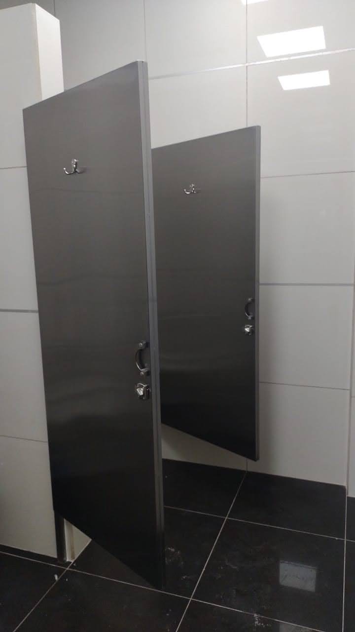 Cubículos acabado satinado