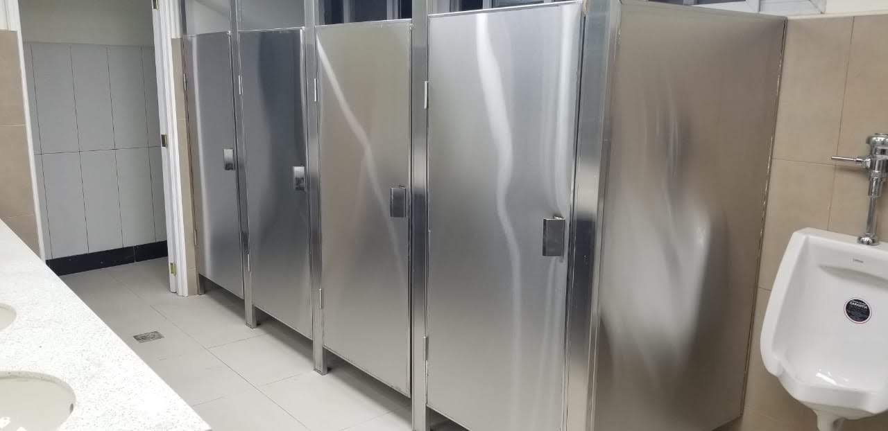 Cubículos de baño en acero inoxidable