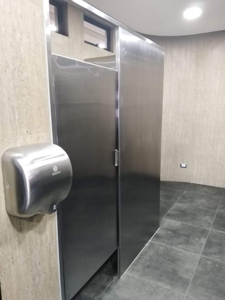 Cubículo sanitario acabado satinado